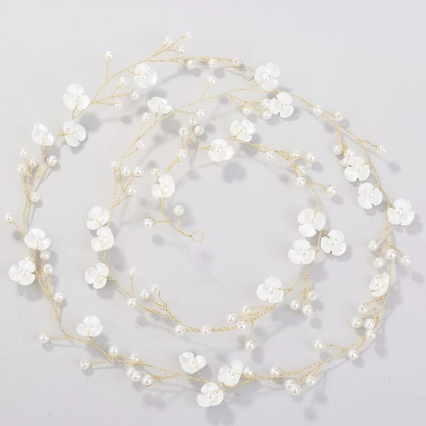 Faux white pearl flower hair accessory For Sale